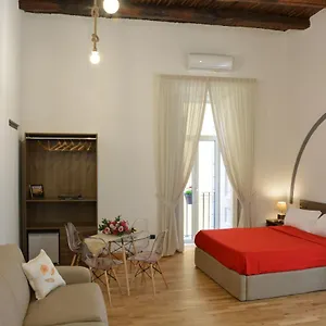 Domus 25 Bed and breakfast